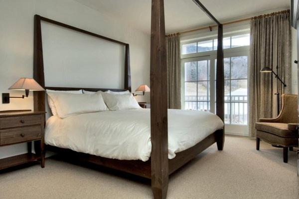 Deluxe King Room interior